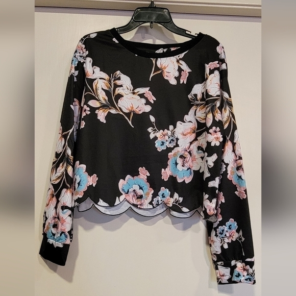 Women's XL long sleeve crop top w/scalloped bottom and orange, pink, teal flower - Picture 1 of 5
